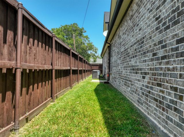 225 E 5th Street, Ferris, TX 75125