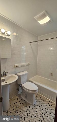 222 E WHITLOCK AVE, Winchester, VA 22601