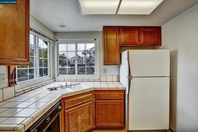 1286 1286 Clarke Ln, Alameda, CA 94502