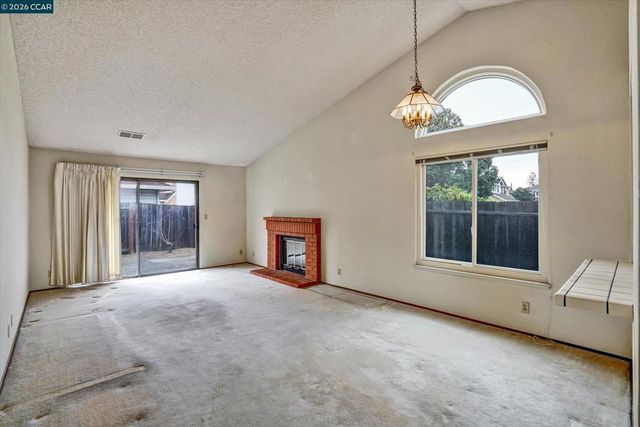 1286 1286 Clarke Ln, Alameda, CA 94502