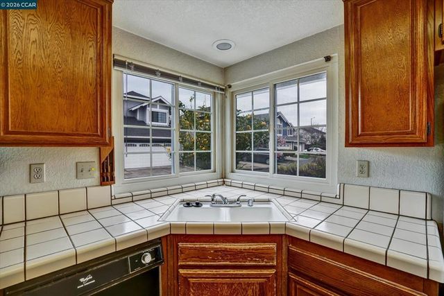 1286 1286 Clarke Ln, Alameda, CA 94502