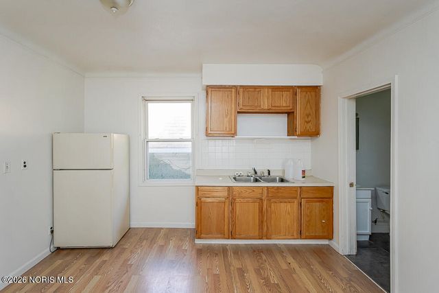 329 E Lake Street, Toledo, OH 43608