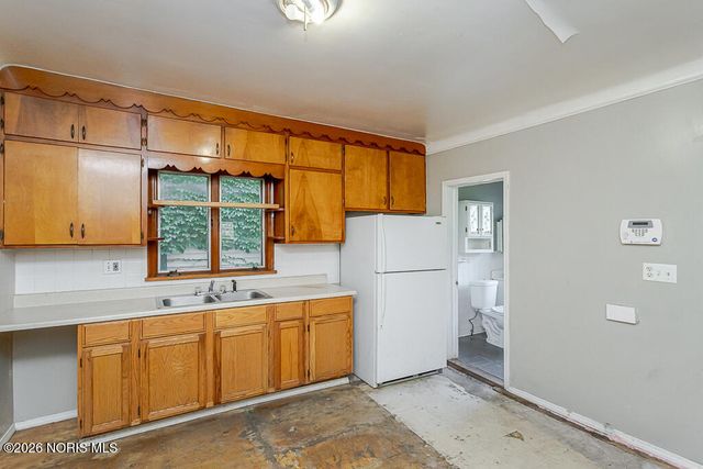 329 E Lake Street, Toledo, OH 43608