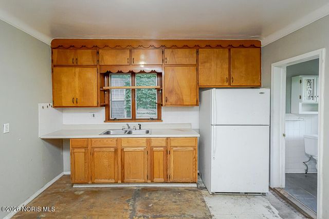 329 E Lake Street, Toledo, OH 43608