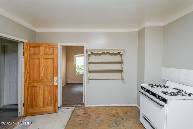 329 E Lake Street, Toledo, OH 43608