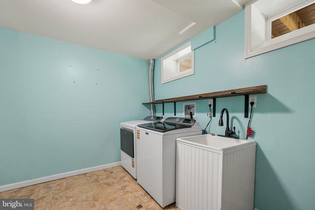 8044 WINDING WAY CT, Springfield, VA 22153