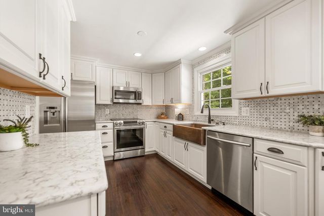 8044 WINDING WAY CT, Springfield, VA 22153