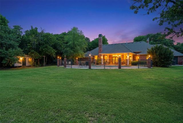 2 S Arcadian Oaks Drive, Edmond, OK 73034