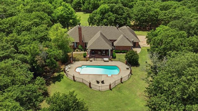 2 S Arcadian Oaks Drive, Edmond, OK 73034