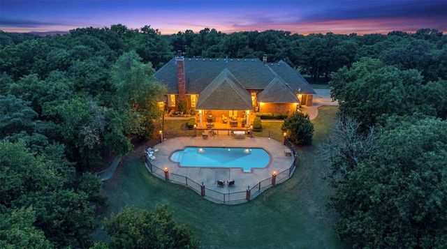 2 S Arcadian Oaks Drive, Edmond, OK 73034