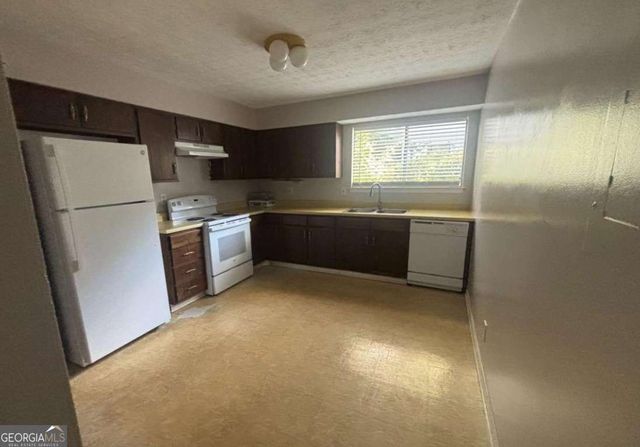 8569 Creekwood Way, Jonesboro, GA 30238