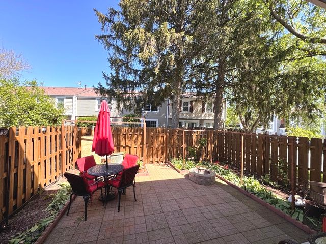 2210 Clifton Place, Hoffman Estates, IL 60169