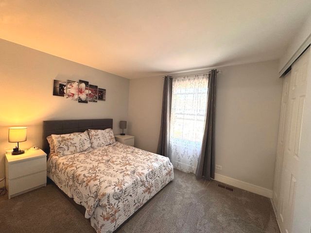 2210 Clifton Place, Hoffman Estates, IL 60169