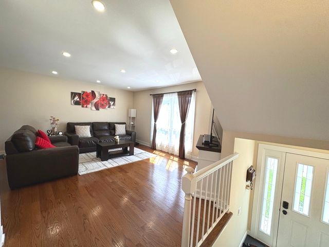 2210 Clifton Place, Hoffman Estates, IL 60169