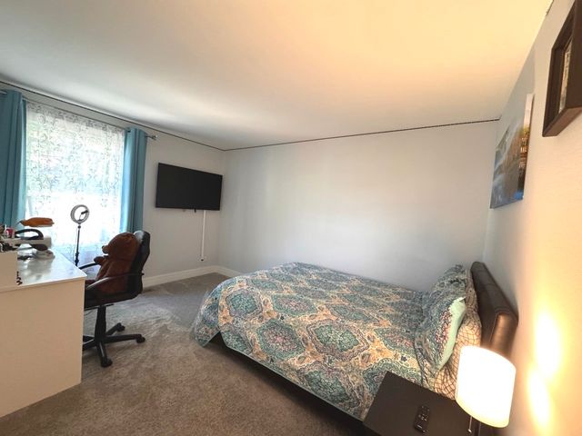 2210 Clifton Place, Hoffman Estates, IL 60169