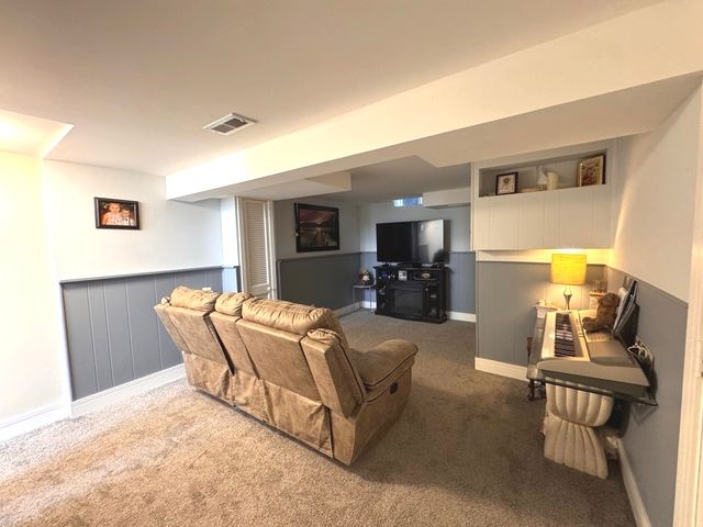 2210 Clifton Place, Hoffman Estates, IL 60169