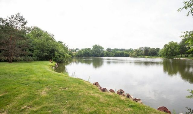 2210 Clifton Place, Hoffman Estates, IL 60169