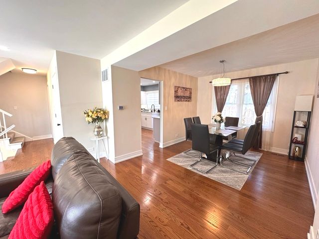 2210 Clifton Place, Hoffman Estates, IL 60169