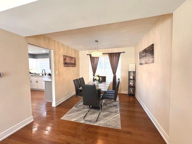 2210 Clifton Place, Hoffman Estates, IL 60169