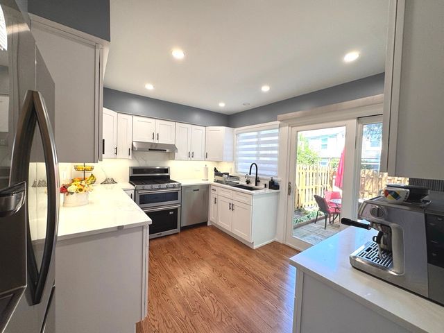 2210 Clifton Place, Hoffman Estates, IL 60169