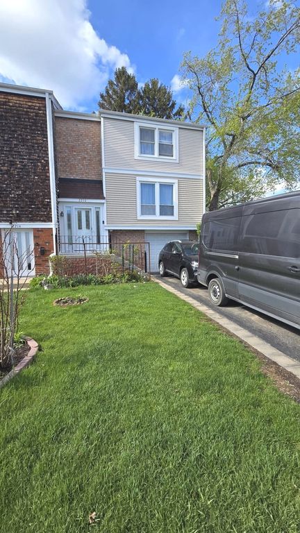 2210 Clifton Place, Hoffman Estates, IL 60169