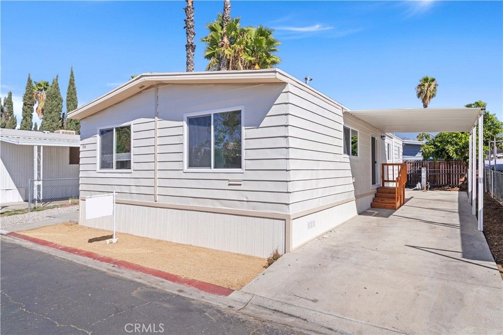 1097 N N State Street 194, Hemet, CA 92543