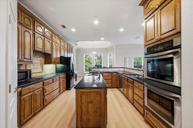 2643 Creekwood Drive, Cedar Hill, TX 75104