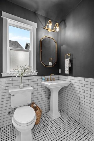 795 Bybee Drive, Jacksonville, OR 97530