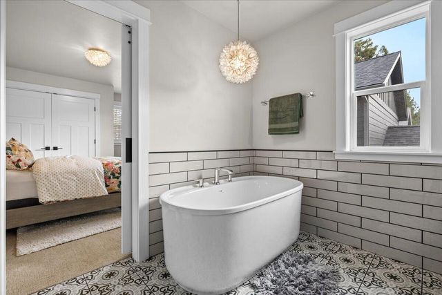 795 Bybee Drive, Jacksonville, OR 97530