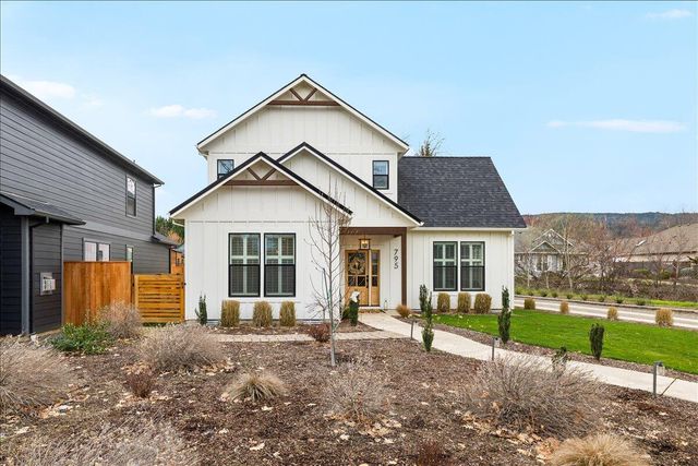 795 Bybee Drive, Jacksonville, OR 97530