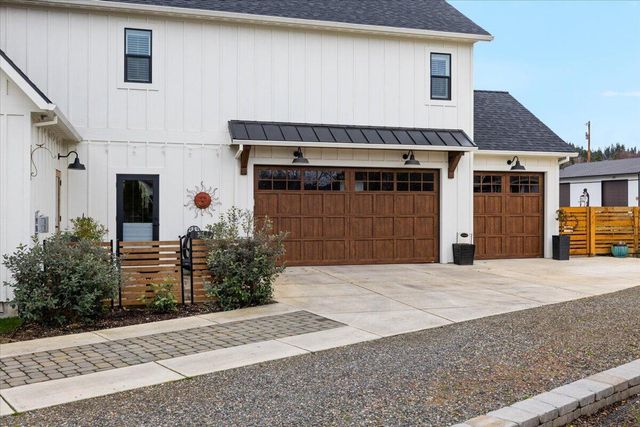 795 Bybee Drive, Jacksonville, OR 97530