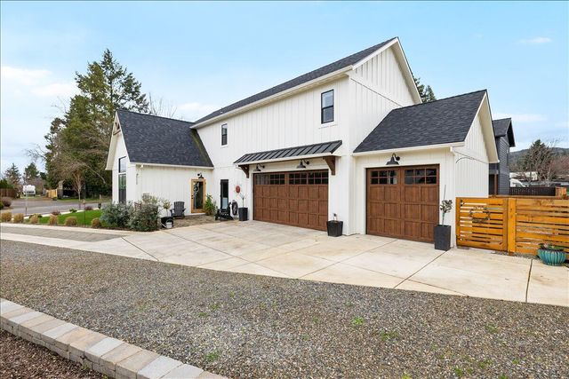 795 Bybee Drive, Jacksonville, OR 97530