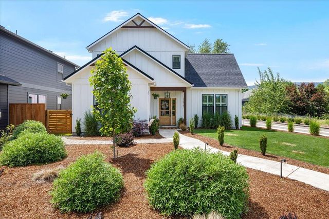 795 Bybee Drive, Jacksonville, OR 97530