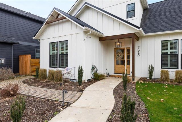 795 Bybee Drive, Jacksonville, OR 97530