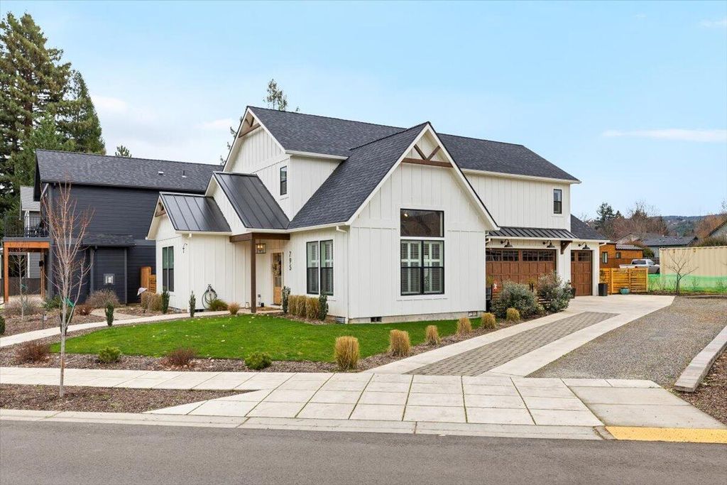 795 Bybee Drive, Jacksonville, OR 97530