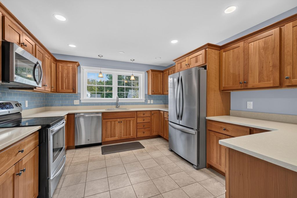 32 Elmwood Avenue, Scarborough, ME 04074 — photo 4