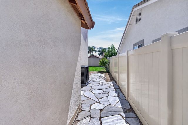 29115 Whitegate, Highland, CA 92346