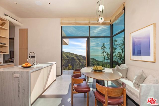 21812 Castlewood Drive, Malibu, CA 90265