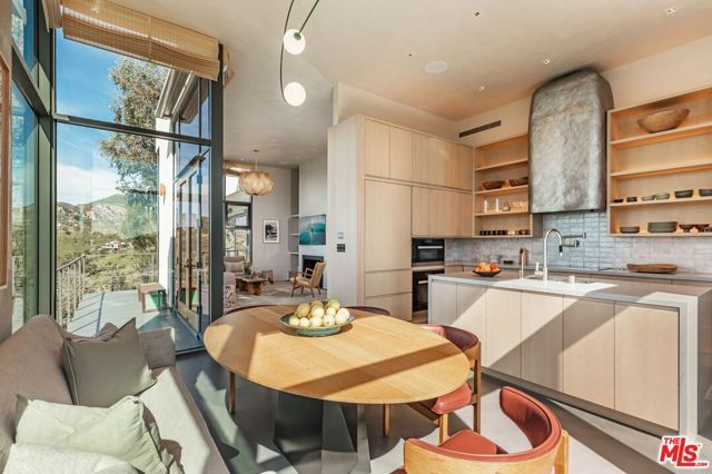21812 Castlewood Drive, Malibu, CA 90265