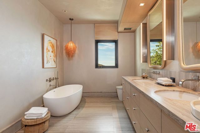 21812 Castlewood Drive, Malibu, CA 90265