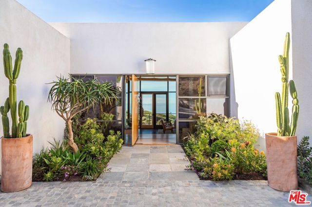 21812 Castlewood Drive, Malibu, CA 90265
