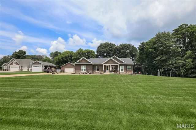 8125 Lost Bridge Road, Bethalto, IL 62010