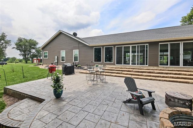 8125 Lost Bridge Road, Bethalto, IL 62010