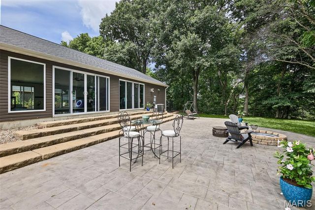 8125 Lost Bridge Road, Bethalto, IL 62010