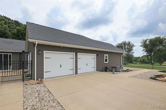 8125 Lost Bridge Road, Bethalto, IL 62010