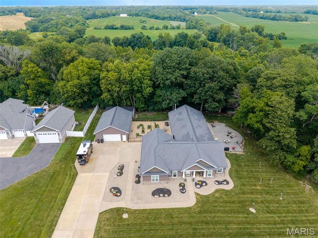 8125 Lost Bridge Road, Bethalto, IL 62010