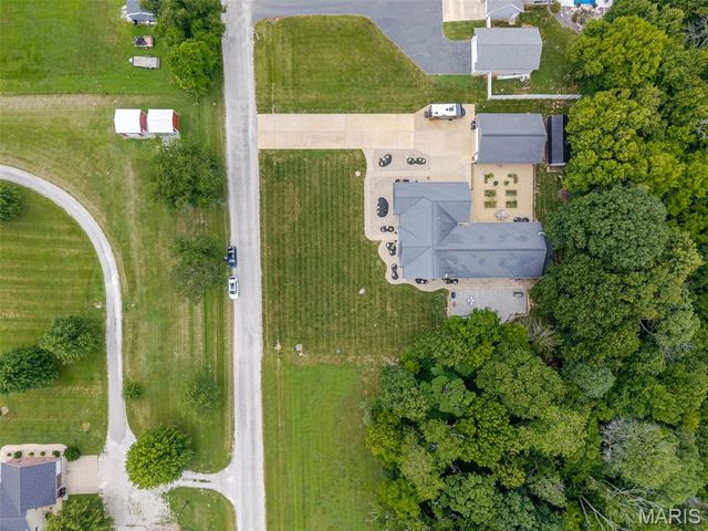 8125 Lost Bridge Road, Bethalto, IL 62010