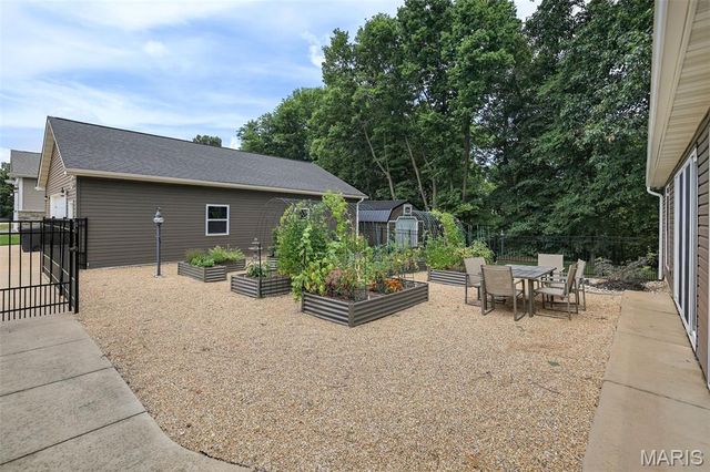 8125 Lost Bridge Road, Bethalto, IL 62010