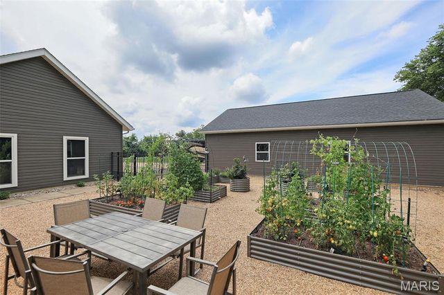 8125 Lost Bridge Road, Bethalto, IL 62010
