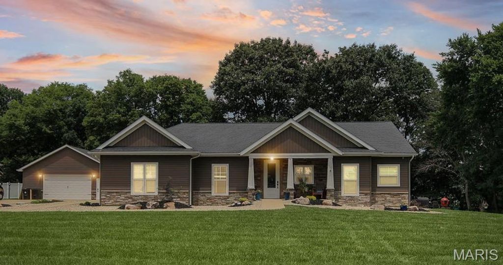 8125 Lost Bridge Road, Bethalto, IL 62010